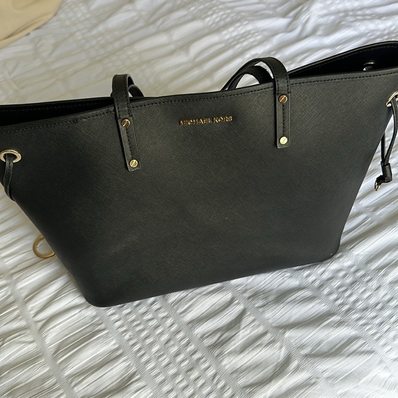 Michael Kors purse - Picture 9 of 9